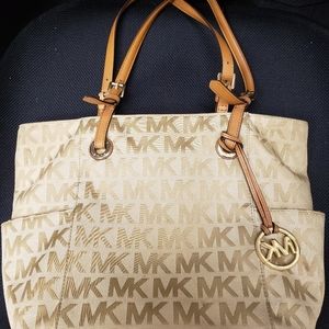 Micheal kors purse